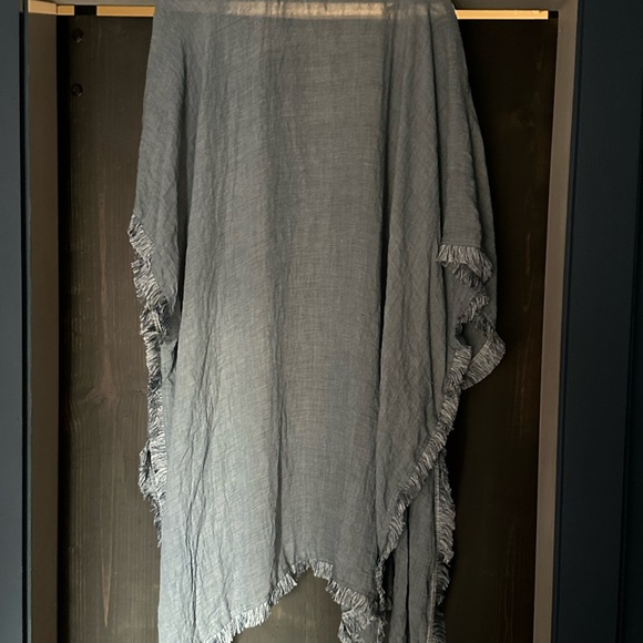 SOE blue light weight kimono with fringe, size Lg - Picture 2 of 7